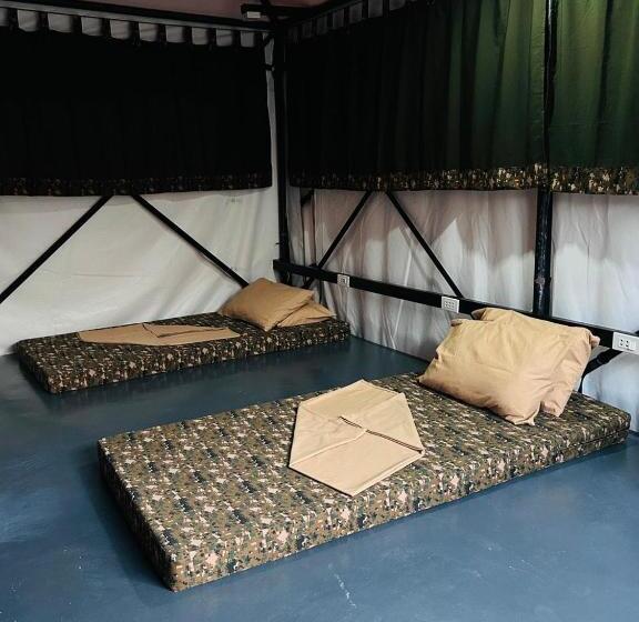Standard Tent, Camp Backpackers Port Barton