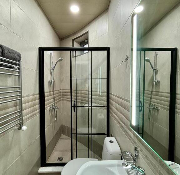 اتاق لوکس با بالکن و چشم‌انداز دریا, Hillside Inn