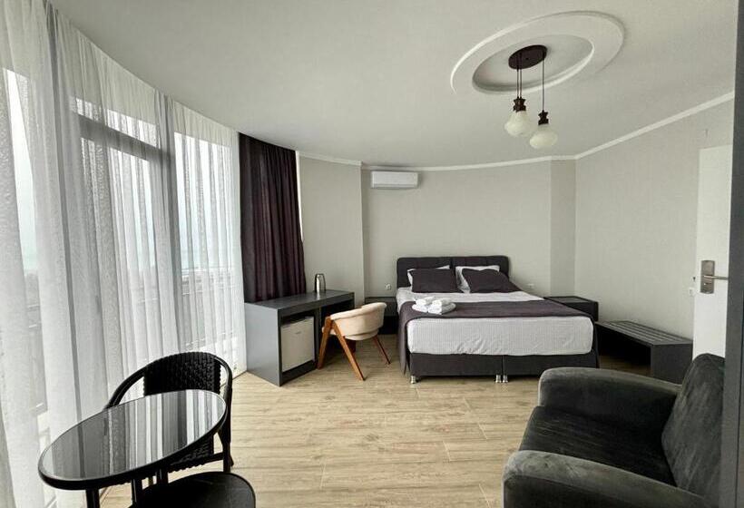 اتاق استاندارد با بالکن, Hillside Inn