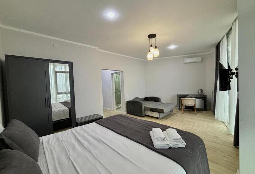 اتاق سوپریور با تخت بزرگ, Hillside Inn