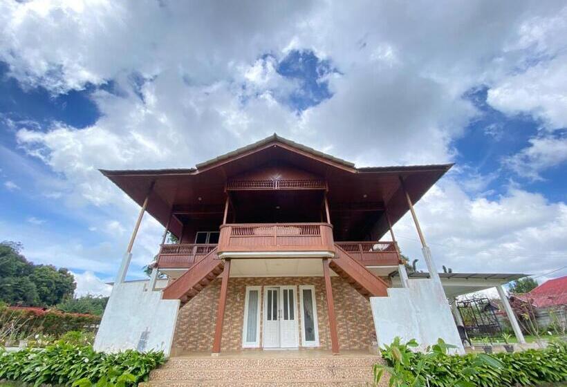 패밀리 룸 산 전망, Super Wonderful 5 Bedrooms With Bathroom Villa Marion Tomohon