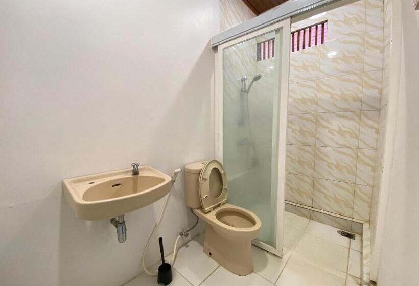 패밀리 룸 산 전망, Super Wonderful 5 Bedrooms With Bathroom Villa Marion Tomohon