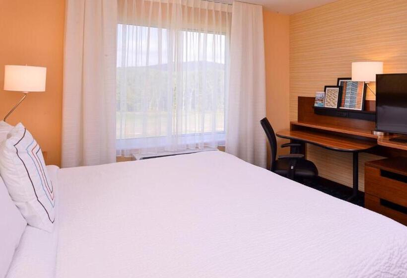 适合残疾人士使用的带超级大床的标准间, Fairfield Inn & Suites By Marriott Plymouth White Mountains