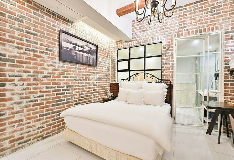 Люкс, February Hotel Hwanggeum