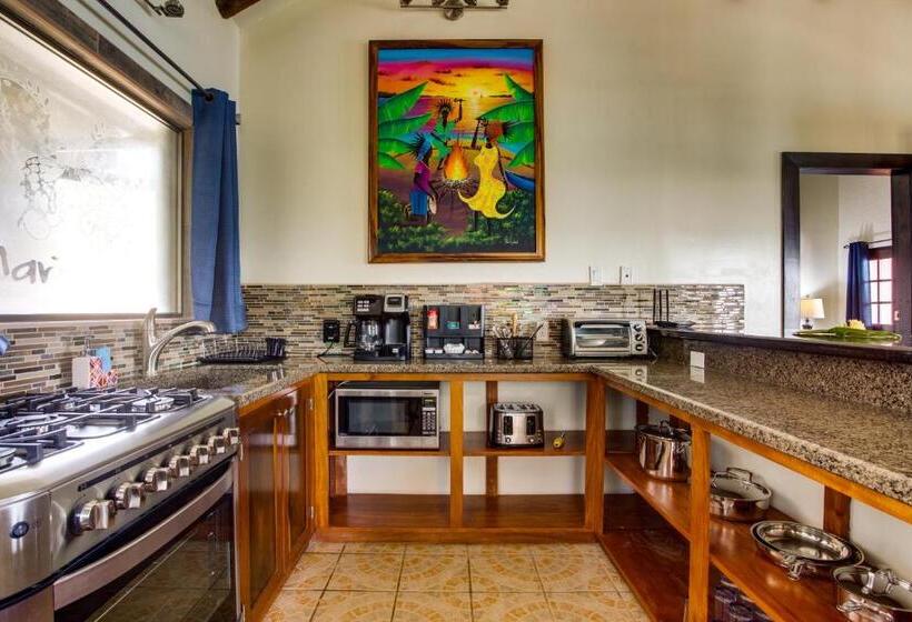 Люкс Superior Вид на Море, Mariposa Belize Beach Resort