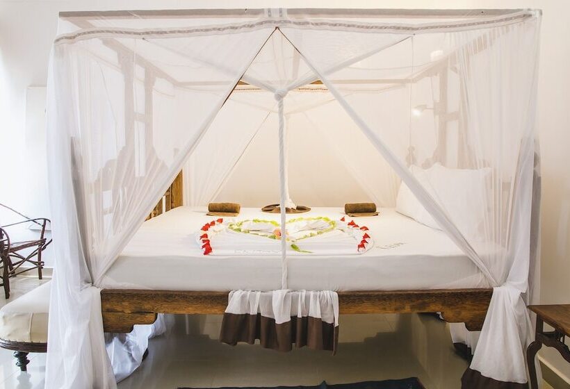 Трехместный Номер Deluxe Вид на Море, Moonshine Uroa Boutique