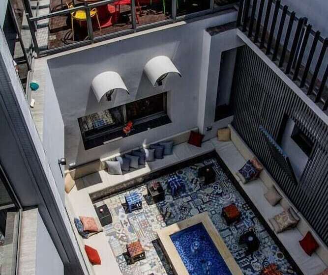 스탠다드 스튜디오, Urbano Hotel By Roots