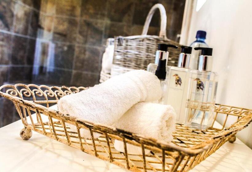 Quarto Deluxe, Geralds Gift Guest House