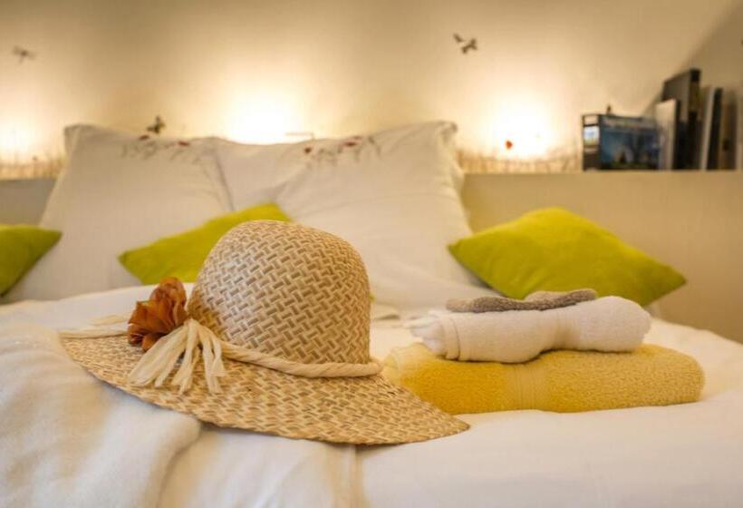 Номер Стандарт Вид на Сад, Couette Et Cafe Creme