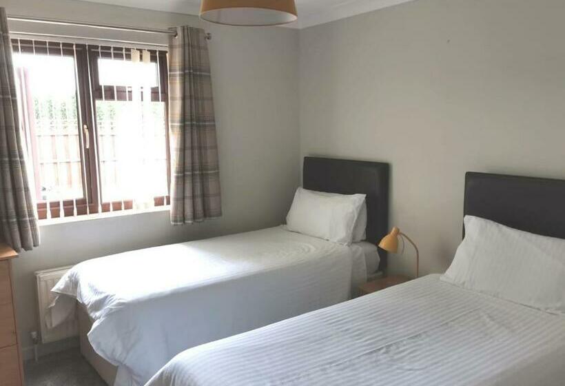 غرفة عائلية, Church Farm Guest House