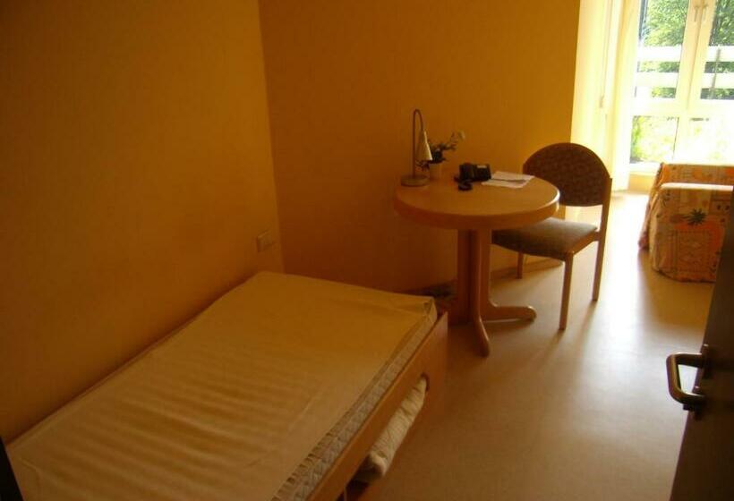 اتاق استاندارد یک تخته با سرویس بهداشتی مشترک, Jugendgästehaus St. Michaels Heim