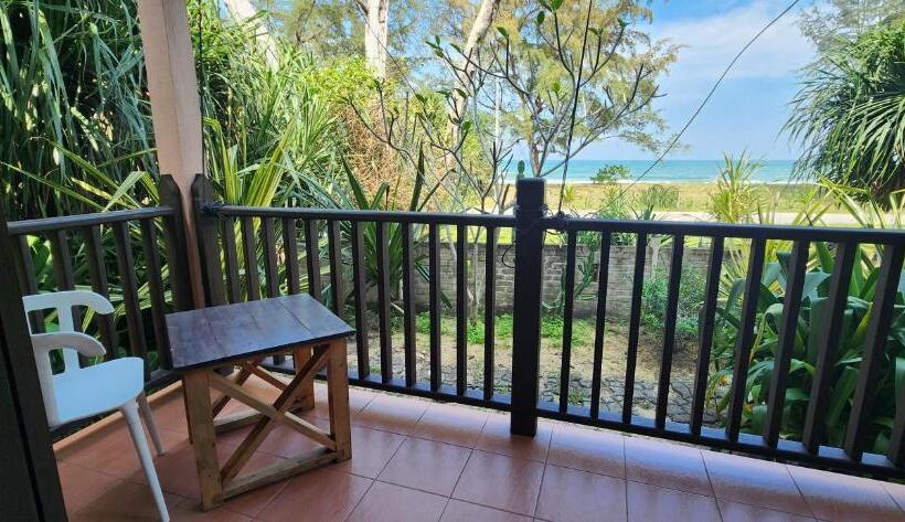 带大床的标准间, Pandan Laut Beach Resort