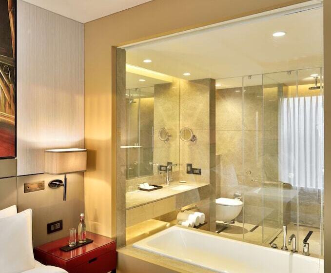 Номер Deluxe, Radisson Blu Faridabad