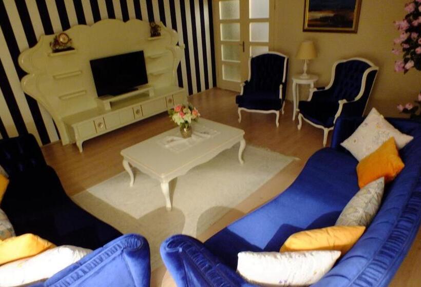 침실 3개 아파트, Real King Suite