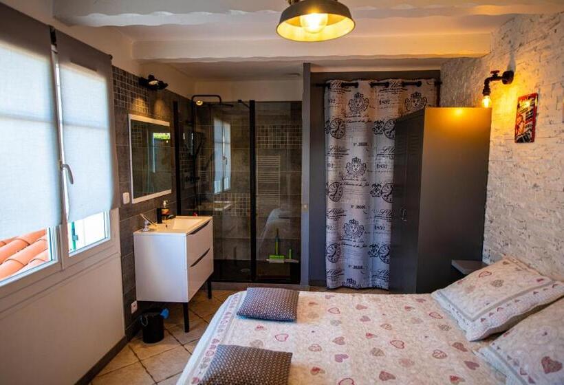 Номер Стандарт Вид на Бассейн, Chambre D Hôtes Villa De La Sueur Au Bonheur