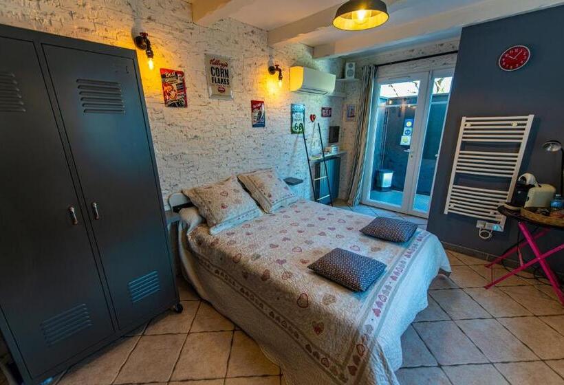 חדר סטנדרט נוף לבריכה, Chambre D Hôtes Villa De La Sueur Au Bonheur