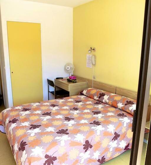 Standard Room, Bains Sarrailh