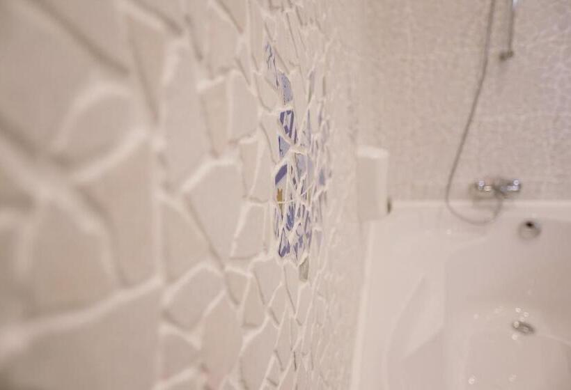 اتاق لوکس, C&c Residence