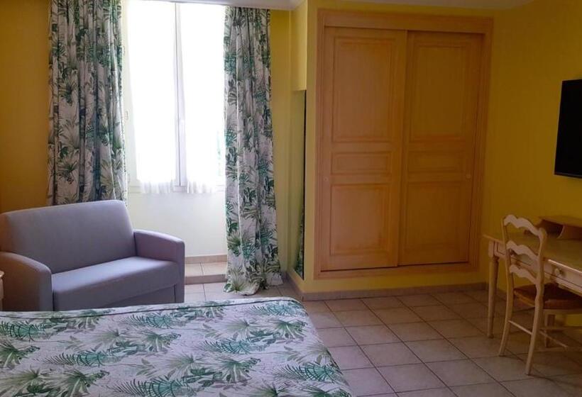 Quarto Deluxe, Hôtel Les Palmiers