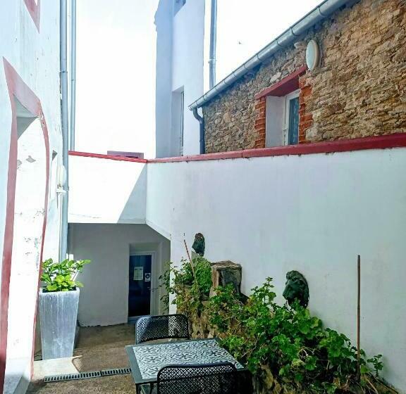 标准间内部标间, Saint Amant