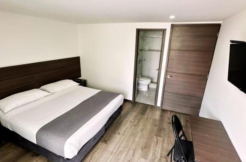 غرفة قياسية ثلاثية مزودة بشرفة, Expo Hotel Ferial