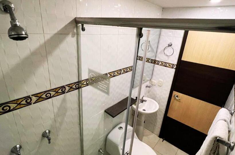 غرفة قياسية, Expo Hotel Ferial