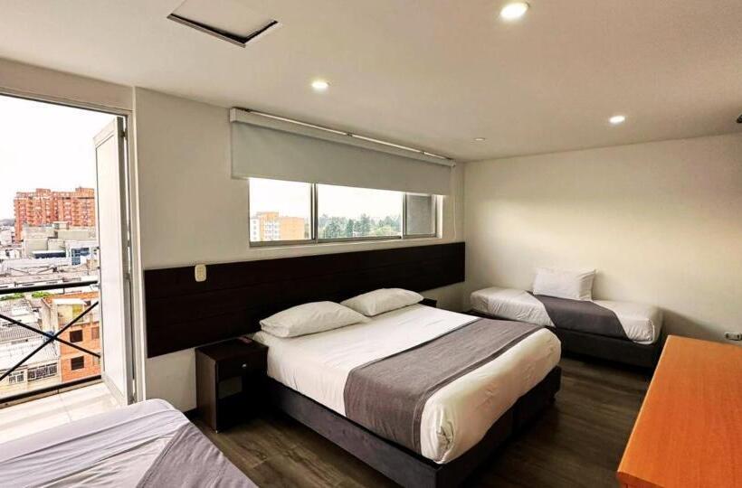 Quarto Quadruple Standart com Varanda, Expo Hotel Ferial