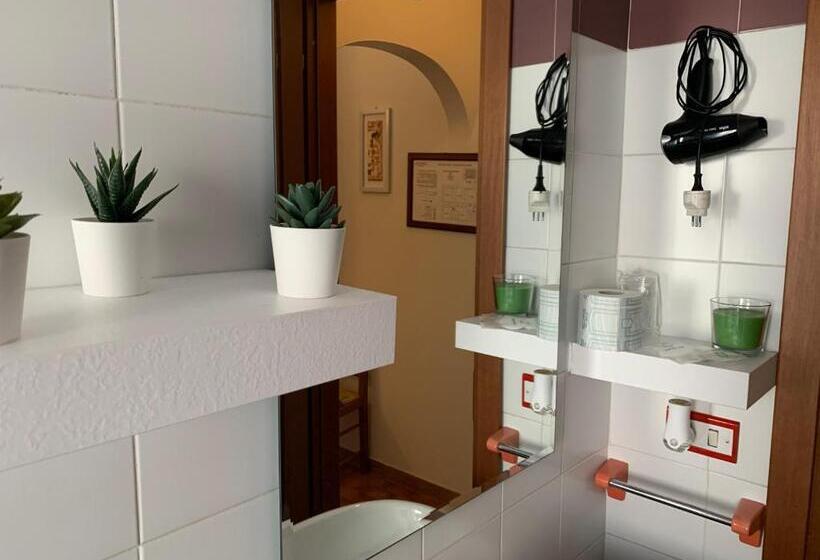 اتاق استاندارد سه نفره, Albergo 900strati