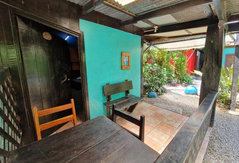 Четырехместный Номер Стандарт с Балконом, Playa Negra Brewing Beachfront