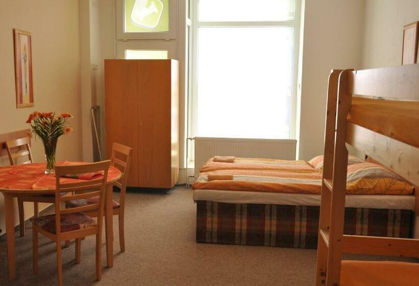 四人标准间, Hostel Děčín
