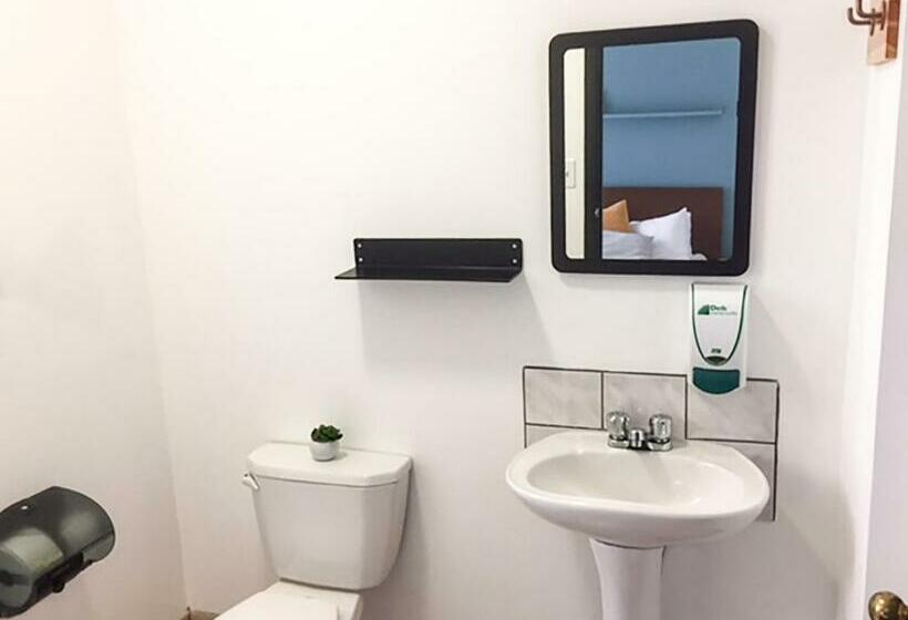 スタンダードルーム, Auberge Saintlo Montréal Hostel