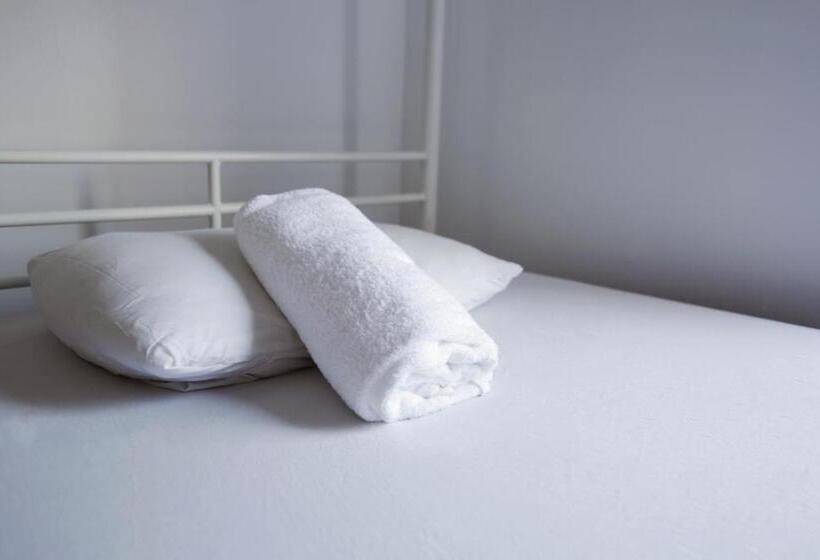 スタンダード４人部屋, Auberge Saintlo Montréal Hostel