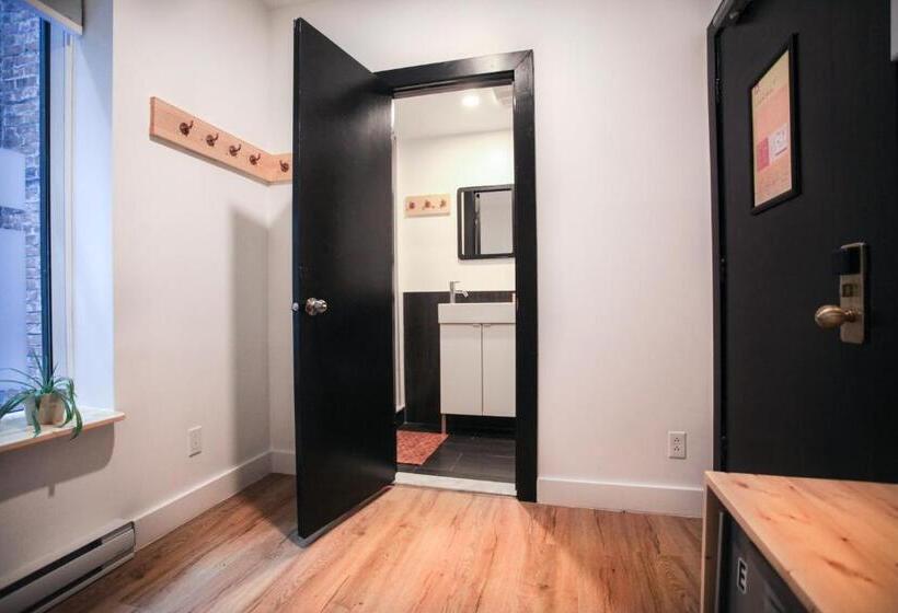 スタンダードルーム, Auberge Saintlo Montréal Hostel