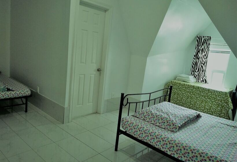 חדר סטנדרט לארבעה, Chinatown Travellers Home