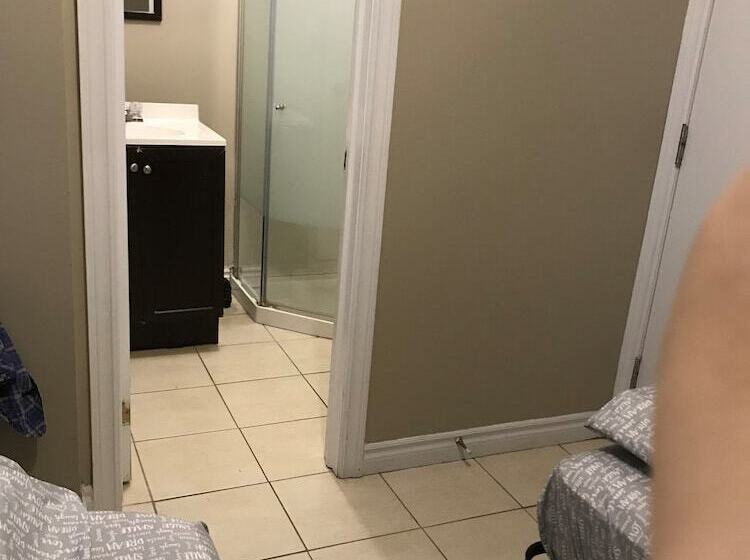 חדר סטנדרט לשלושה, Chinatown Travellers Home