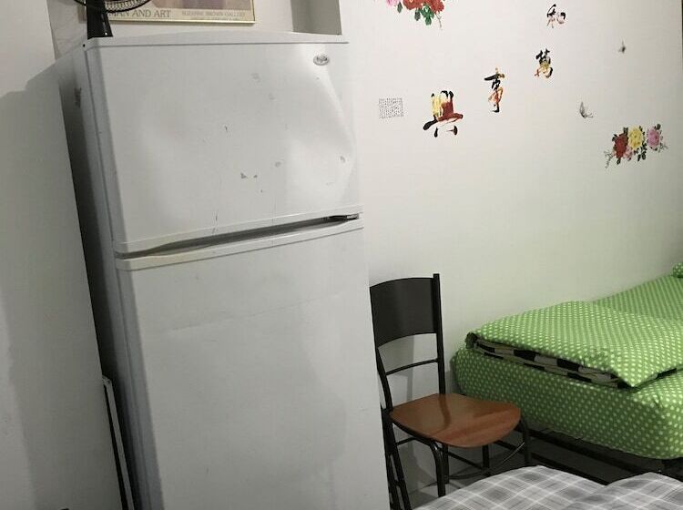 חדר סטנדרט לארבעה, Chinatown Travellers Home