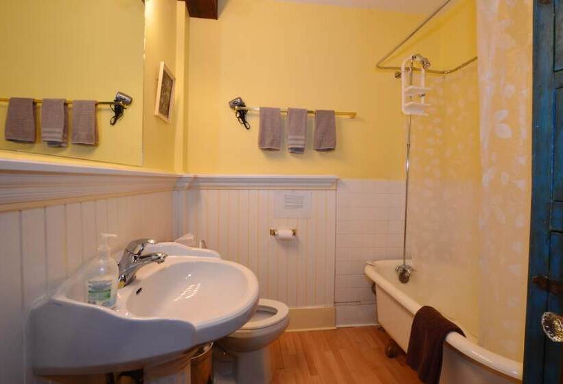 חדר אקונומי, Marketa S Bed And Breakfast