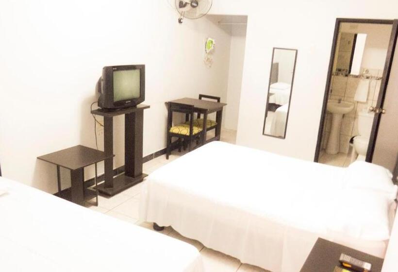 标准三人间, Jer`s Hostal
