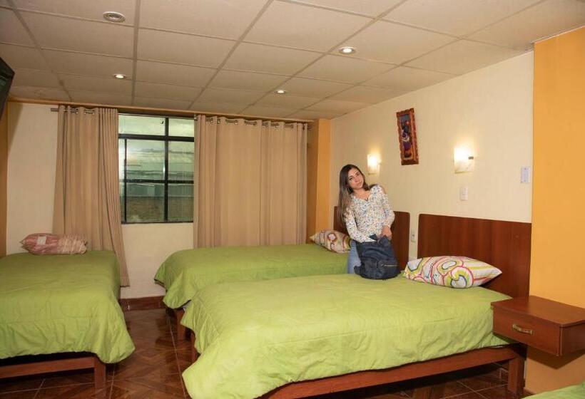 غرفة قياسية ثلاثية, Las Lomas