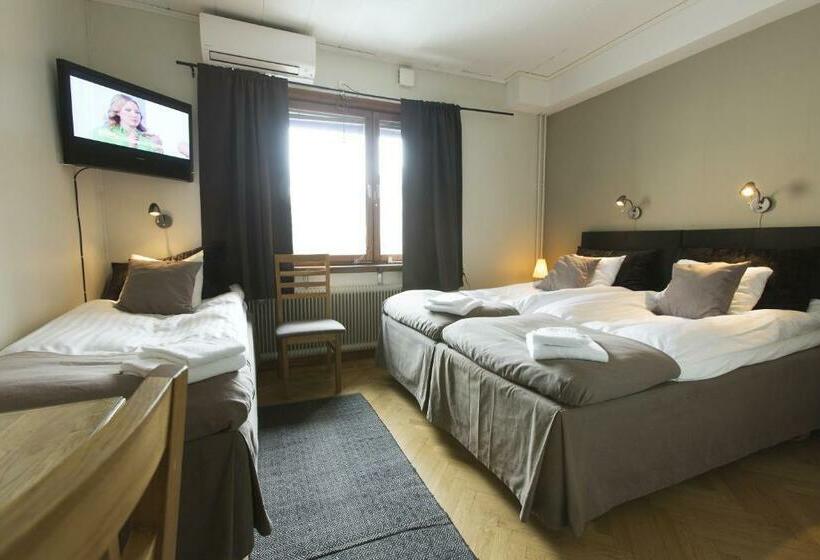 标准三人间, Park Hotell
