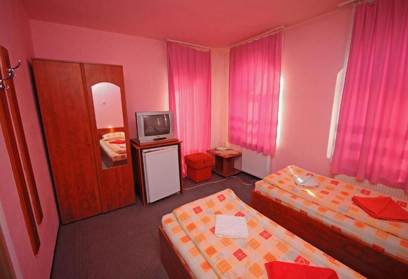 اتاق استاندارد, Imola Motel