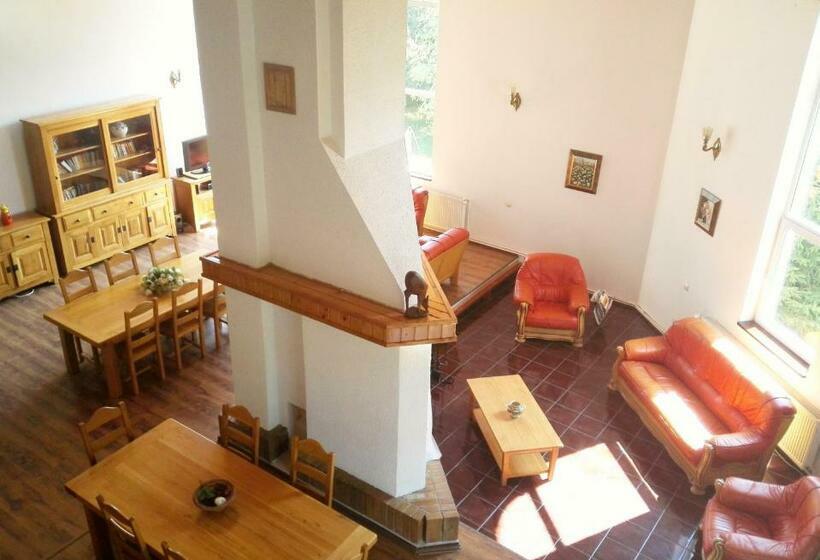标准间, Vila Carpathia