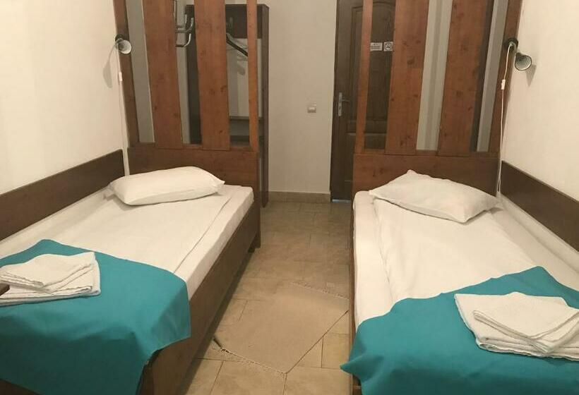 Номер Стандарт, Taxi Hostel