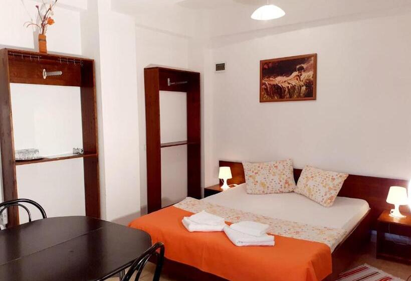 Семейный Номер, Taxi Hostel