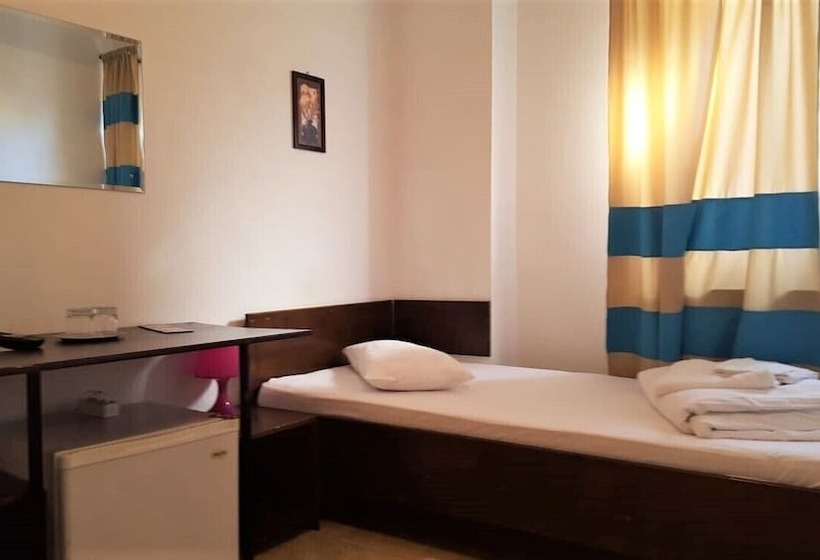 Номер Стандарт, Taxi Hostel