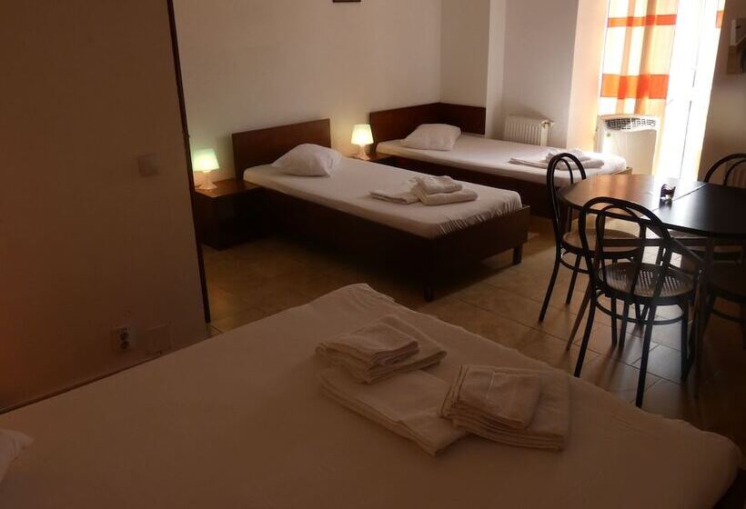 家庭间, Taxi Hostel
