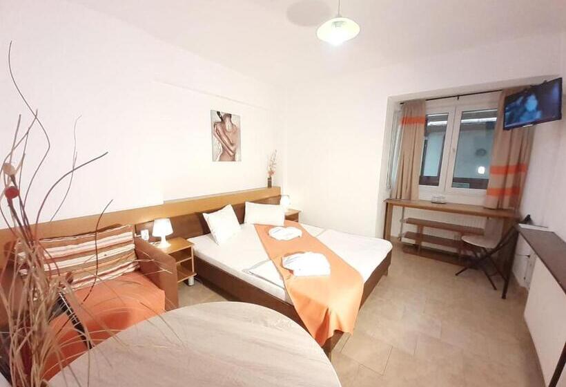 Номер Комфорт, Taxi Hostel