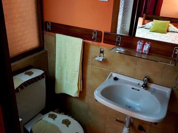 Quarto Triplo Estandar, La Nuit Home