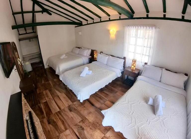 Family Room, Abahunza