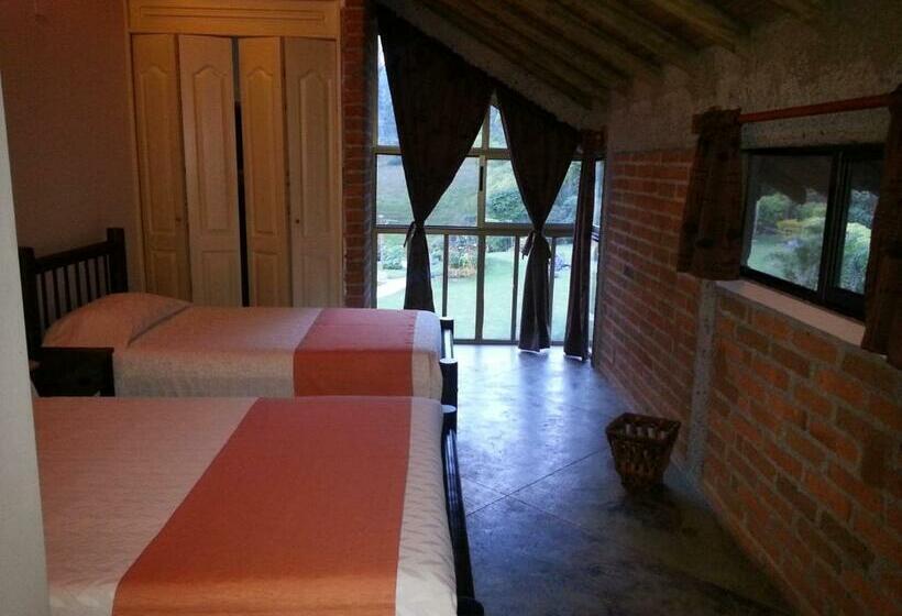 غرفة قياسية ثلاثية, Matisses Hotel & Spa